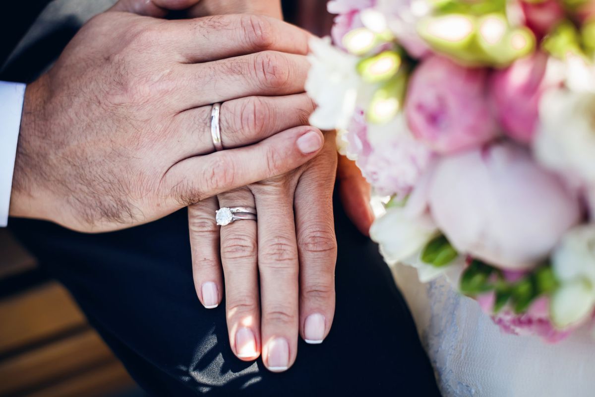 Why you should never take off your wedding ring? | GS Diamonds