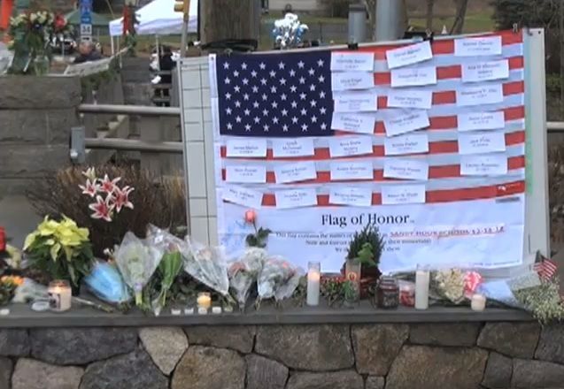 A memorial to the victims at Sandy Hook Elementary School in Newtown, Connecticut. (Wikimedia Commons photo)