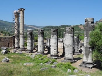 <p>Ruins of the Temple of Artemis at Sardis (photo by Joel Meeker).</p>
