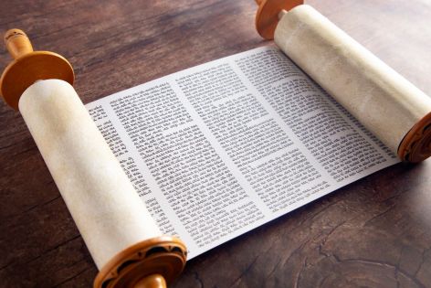 Is there a difference between torah and hebrew bible what is the torah scroll photo 472 315 80