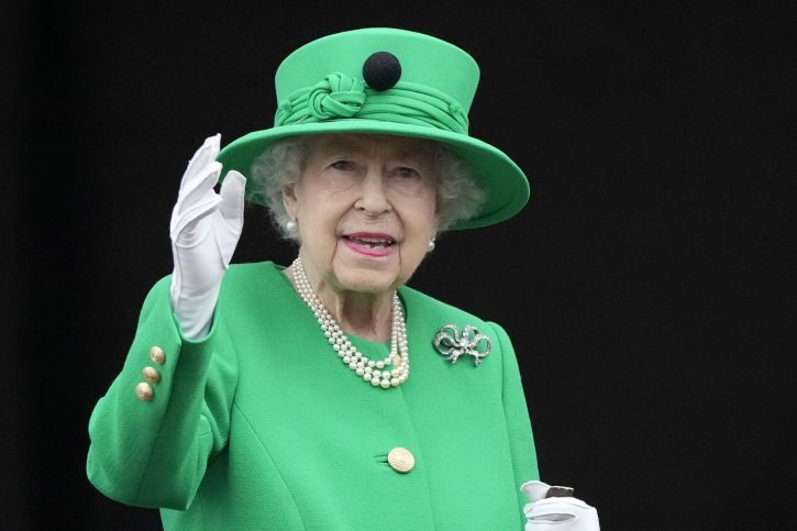 Long Live the Queen!: Life Lessons From Queen Elizabeth II