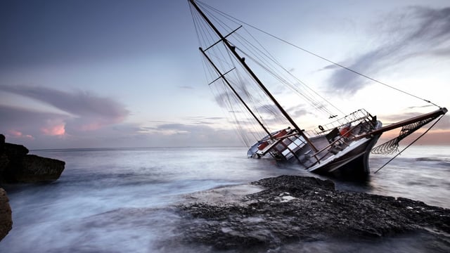 Photo of a shipwrecked sailboat to illustrate the article How to Avoid Drifting Away From God