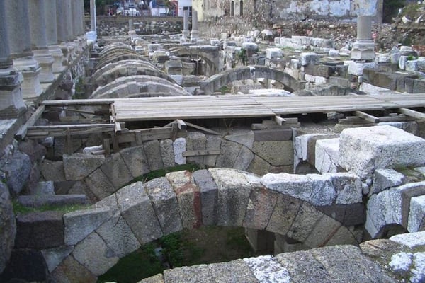 <p>The basement area of an agora (marketplace) of the second&nbsp;or third century in Smyrna (photo by David Treybig).</p>