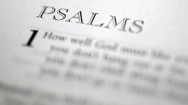 Photo of the beginning of Psalms to illustrate the article 