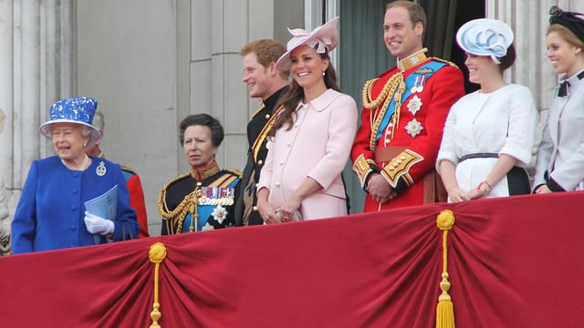 buckingham-palace-the-home-of-british-royalty