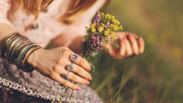 What Does the Bible Say About Jewelry?